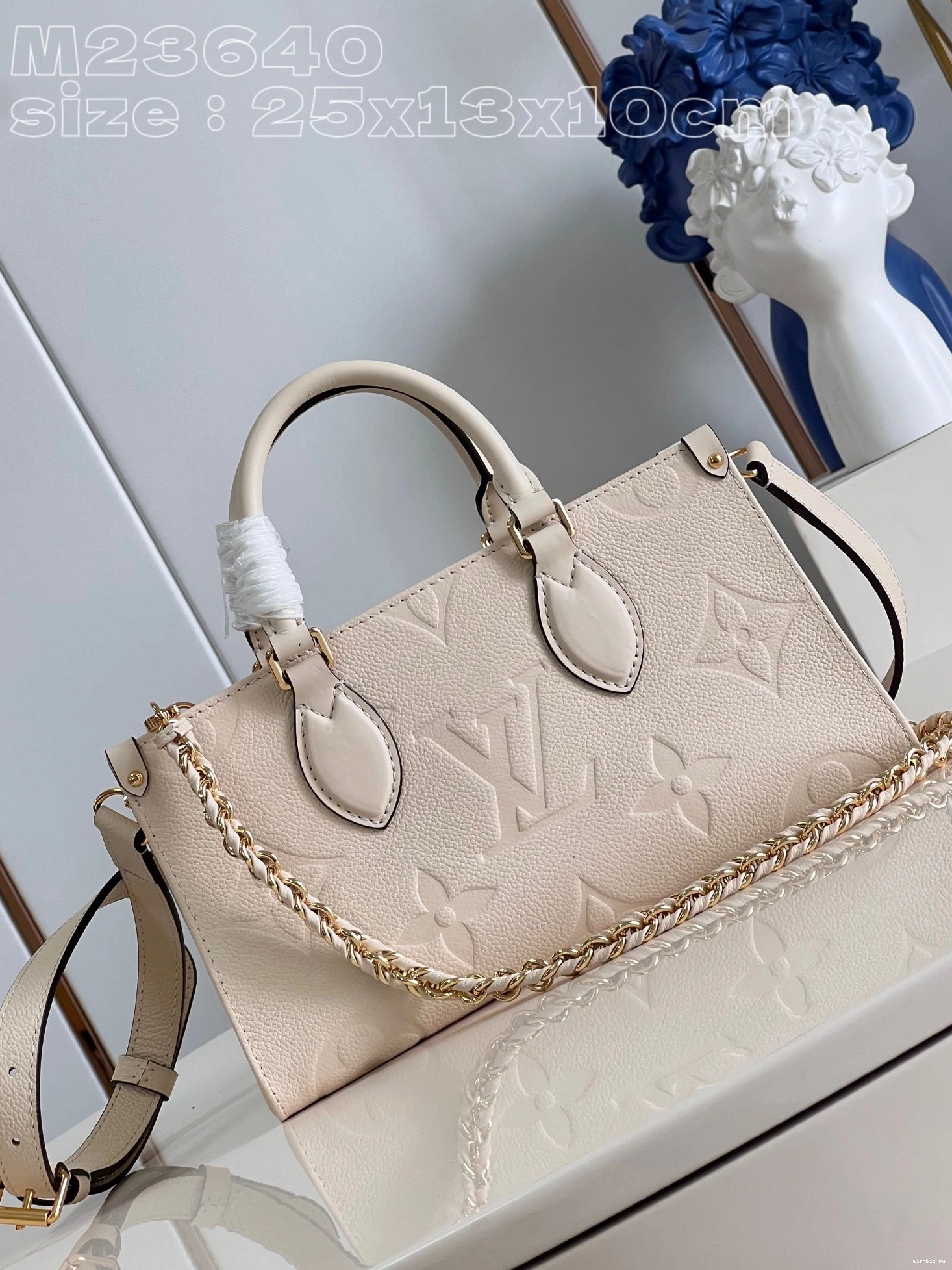 WIS West ONTHEGO LOUIS VUITTON East 0831
